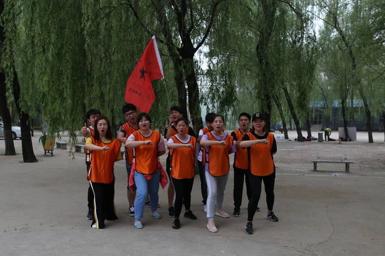 美國(guó)三大股指收盘涨跌不一，欧洲主要股指集體(tǐ)收涨，原油黄金价格齐跌