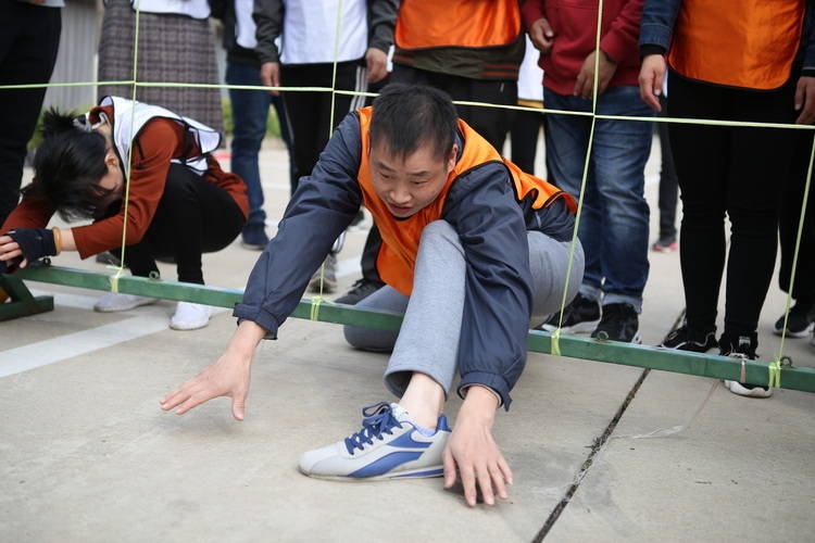 為(wèi)反对新(xīn)冠疫苗强制接种措施加拿(ná)大卡車(chē)司机示威活动愈演愈烈